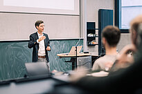 Prof. Dr. Stephan Zimmermann has a lecture in a modern lecture hall at the Technical University of Applied Sciences Augsburg